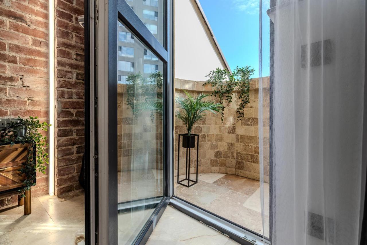 Luxury Living: Smart 2Br Apartment At Unirii Square Boekarest Buitenkant foto